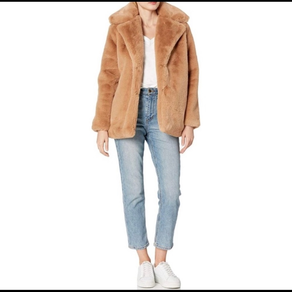 Cupcakes and Cashmere faux fur coat 🧥